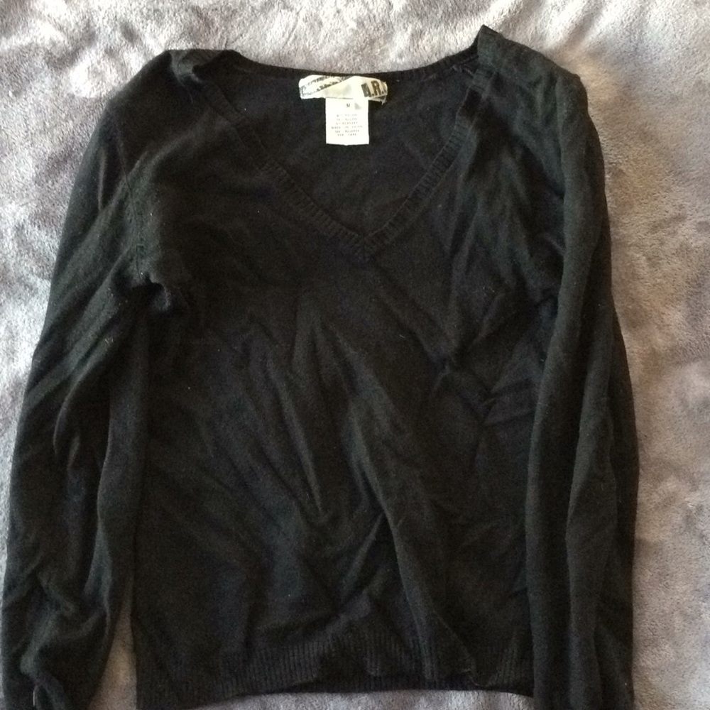 Black v neck sweater